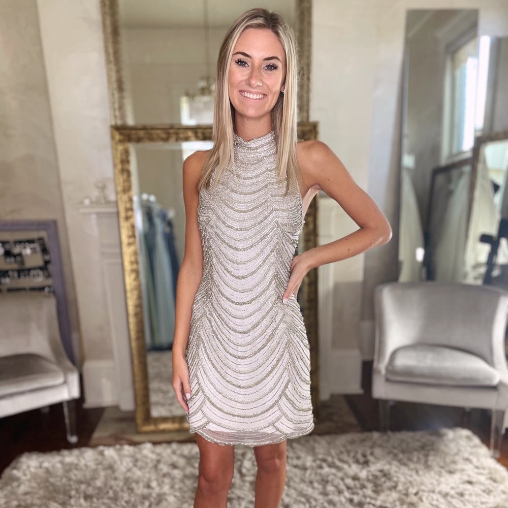 *SALE* fabulous ivory/silver short dress with a high neck line✨